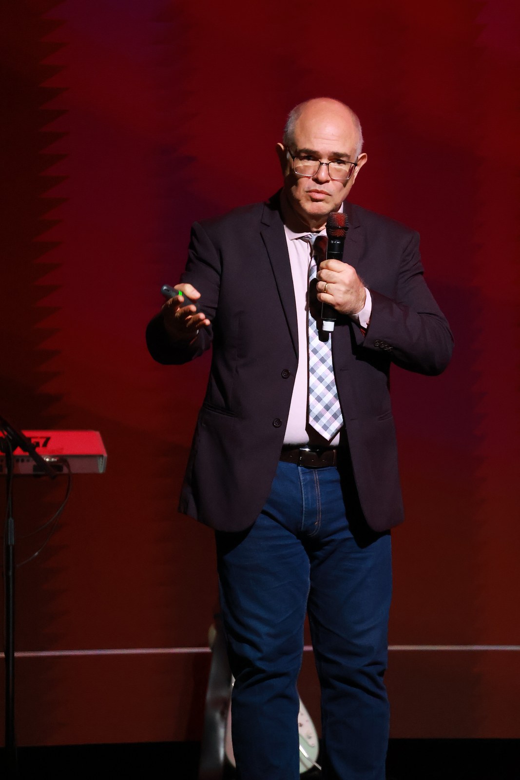 Hélio Mororó gesticulando durante a pregação sobre Sara no Modeladas Mais 2026