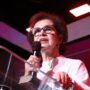 Dra. Ilma Cunha pregando com o microfone na mão no Modeladas Mais 2026